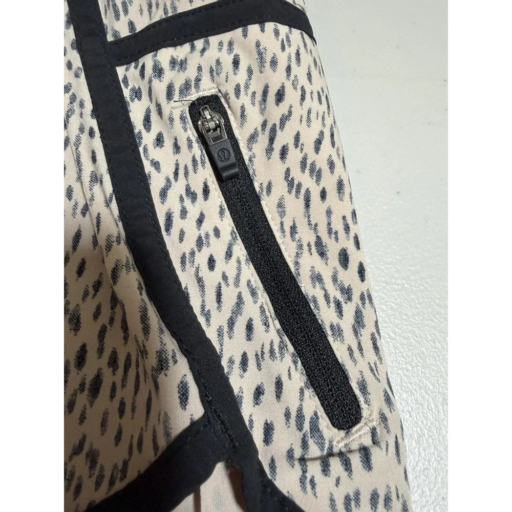 Lululemon Shorts Women's 4 Tracker‎ Lined Dottie Dash Grain Black Yoga 4